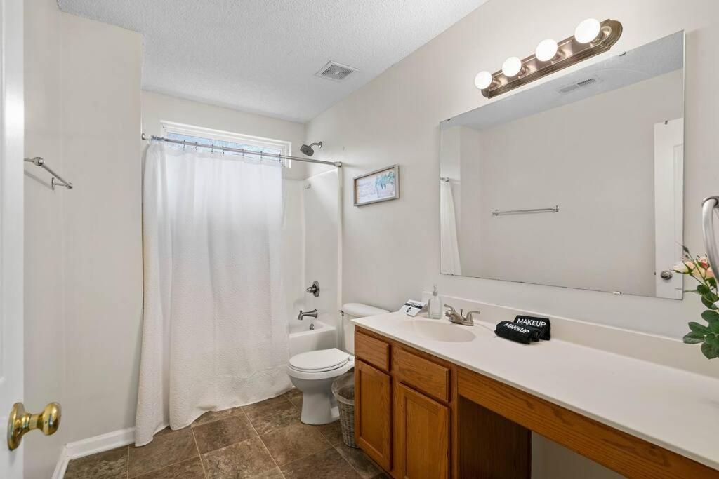 Cozy 4B 2 5B University Home King Beds Jacuzzi Шарлотт Экстерьер фото
